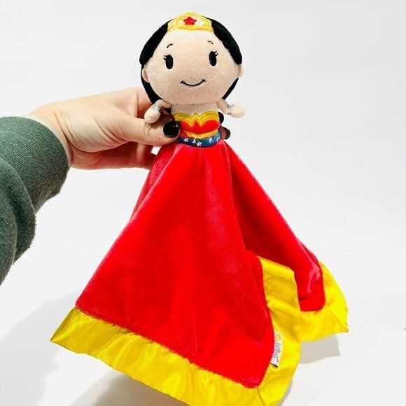 Hallmark Itty Bittys Red Plush DC Comics Wonder Woman Lovey Security Blanket - Picture 4 of 6